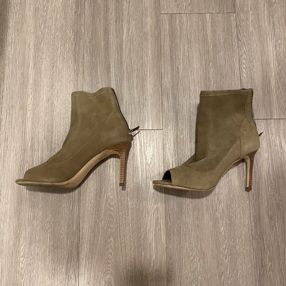 Elie Tahari ankle stretchy boots size 37.5